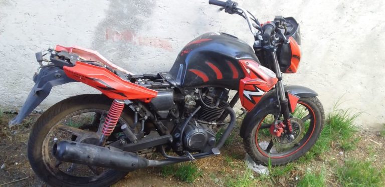 En Tuzantla la SSP asegura una motocicleta con alteraciones en sus medios de identificación