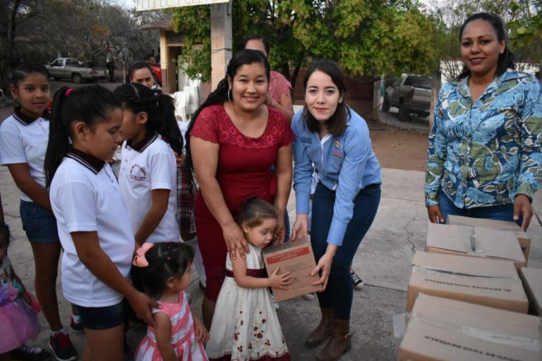 Habitantes de comunidades de Tuzantla son beneficiadas con la entrega de apoyos sociales