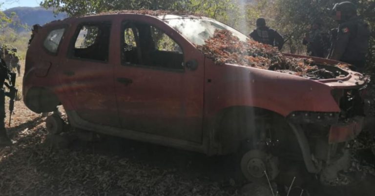 En la localidad de El Naranjo municipio de Huetamo localizan vehículo robado y equipo táctico