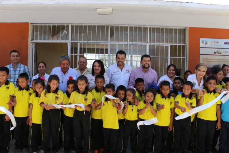 Juan Luis García Conejo entrega mejoras en infraestructura educativa de nivel preescolar y de primaria