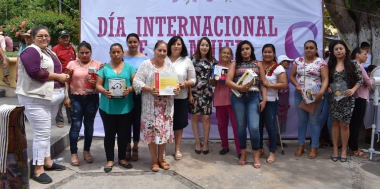 Gobierno de Jazmín Arroyo reconoce a la mujer tuzantlense