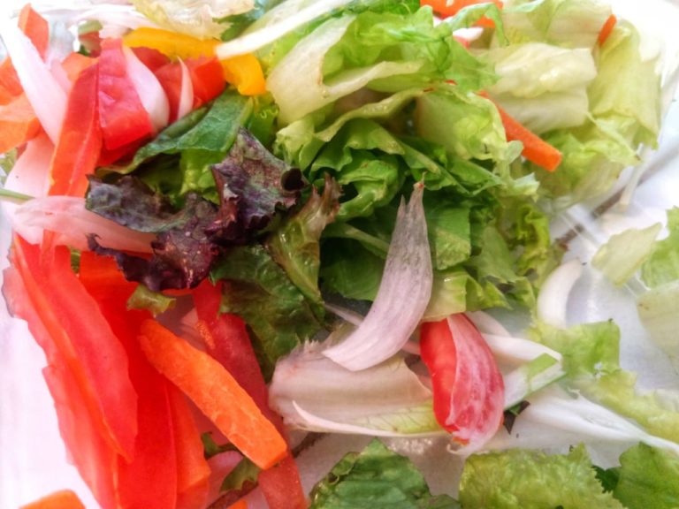 Sugieren autoridades de salud comer sano durante aislamiento por COVID-19