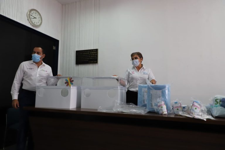 Dona Mabe 300 cabinas protectoras a SSM, para personal que combate COVID-19  