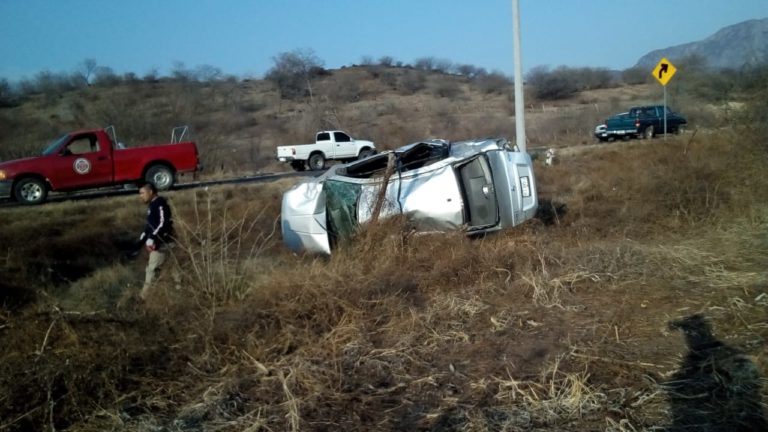 3 muertos al volcar vehículo en la carretera Huetamo-Tiquicheo
