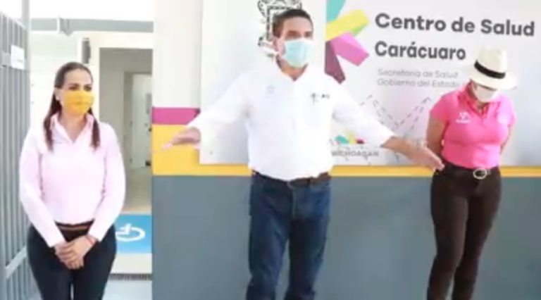 Dignifica Silvano Aureoles el Centro de Salud de Carácuaro