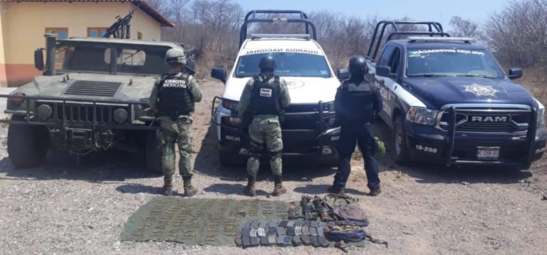 En Carácuaro fueron asegurados fusiles y más de mil cartuchos útiles