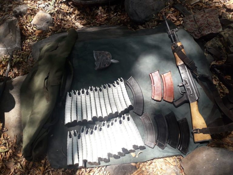 Decomisan en Carácuaro un fusil, cargadores y cartuchos útiles