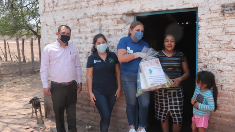 Tec de Huetamo y el Sindicato de Trabajadores del Tecnológico apoyan con despensas a 79 jóvenes de bajos recursos de la institución