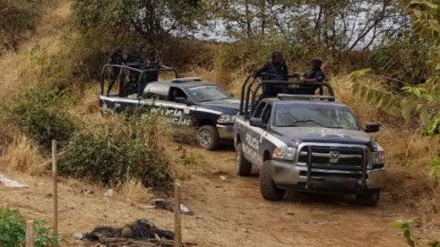 En Carácuaro se registra enfrentamiento entre policías y un grupo armado