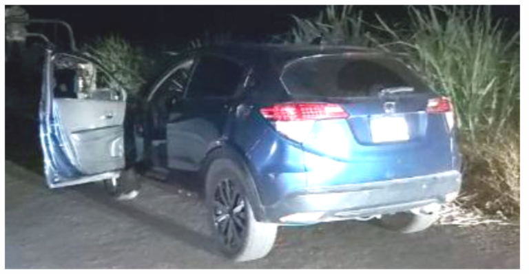 Encuentra la SSP y la SEDENA en Tacámbaro un vehículo abandonado con arma de fuego y droga
