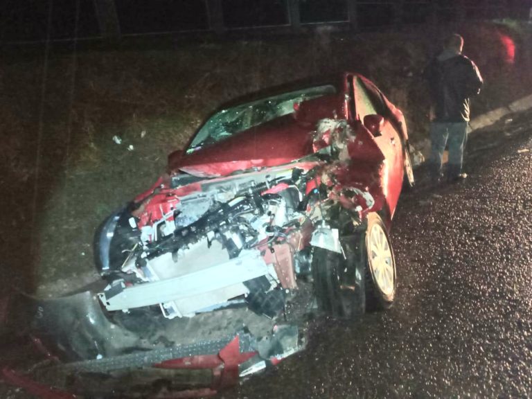 3 lesionados al chocar dos vehículos cerca de la gasolinería El Diamante