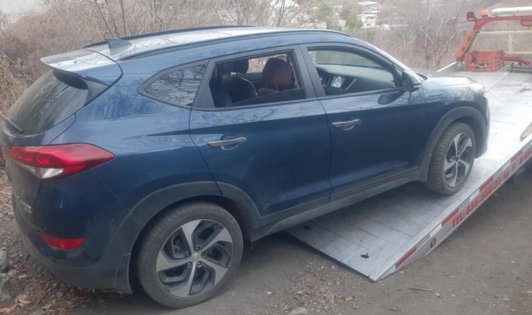 Dos individuos fueron detenidos en Carácuaro con vehículo robado