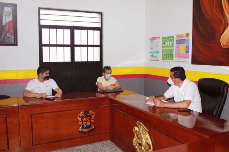 Se reúnen el alcalde de Huetamo con la Secretaria de Salud para evitar que siga propagándose el Covid-19
