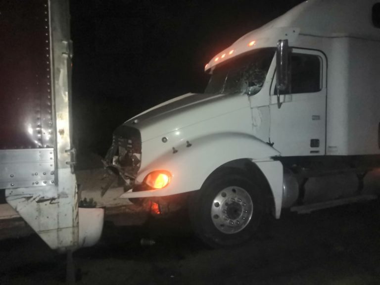 La imprudencia hace que dos trailers chocaran en San Lucas