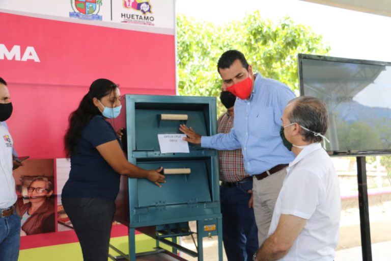 40 micro empresarios de Huetamo fueron beneficiados por el Programa Vende Más