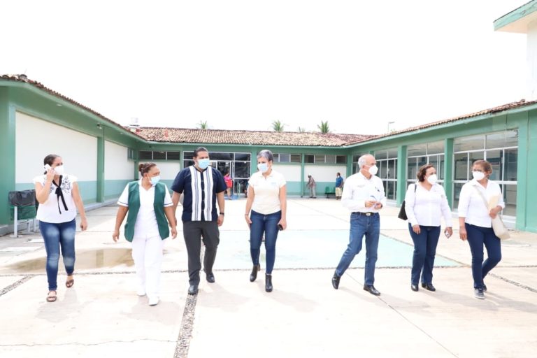 Acuerdan SSM e IMSS Bienestar fortalecer atención médica en Huetamo por COVID-19
