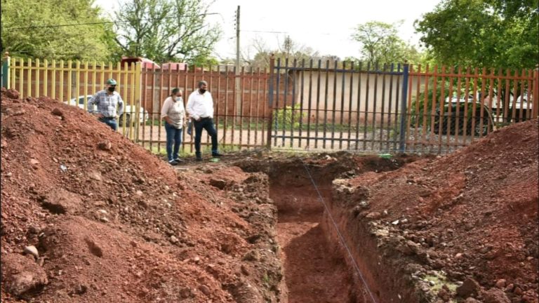 Alcalde de San Lucas da inicio a construcción de un aula en Escuela de Educación Especial