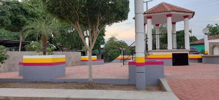 Dignifica Ayuntamiento de Huetamo la plaza principal de la localidad de Los Hornos
