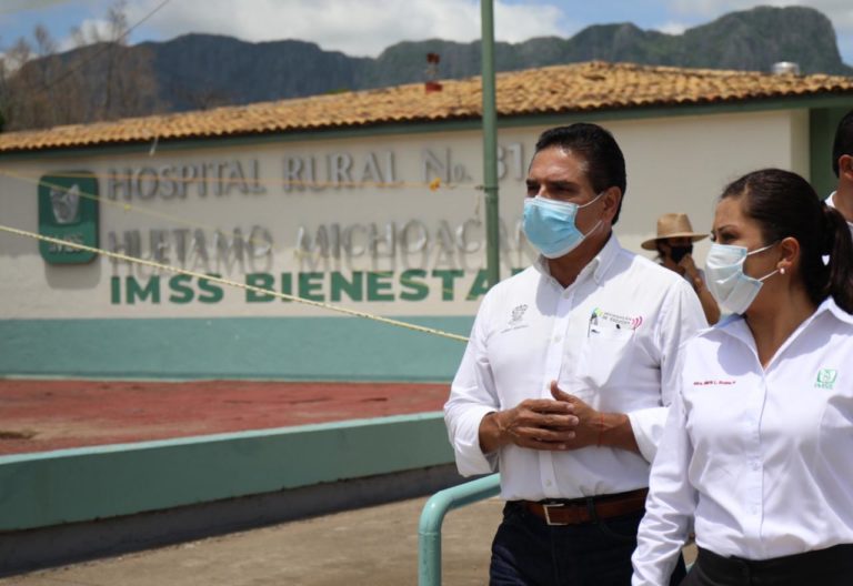 Visita Gobernador Hospital Rural del IMSS en Huetamo, reconoce el esfuerzo y la dedicación del personal de salud