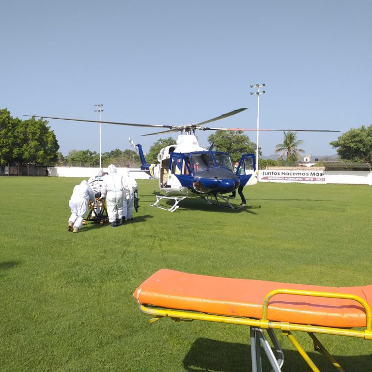 Ambulancia aérea del CRUM traslada a Morelia a paciente de Comburindio
