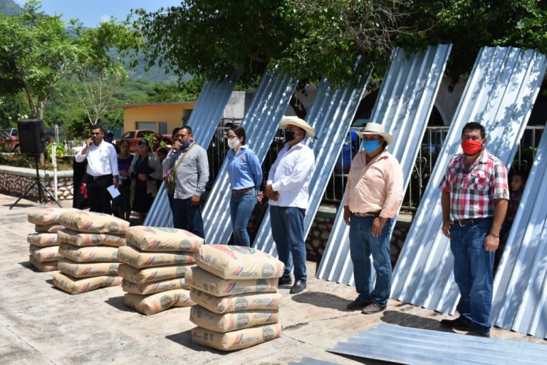 Sin parar se continúa con la entrega de material para el mejoramiento a las viviendas de Tuzantla