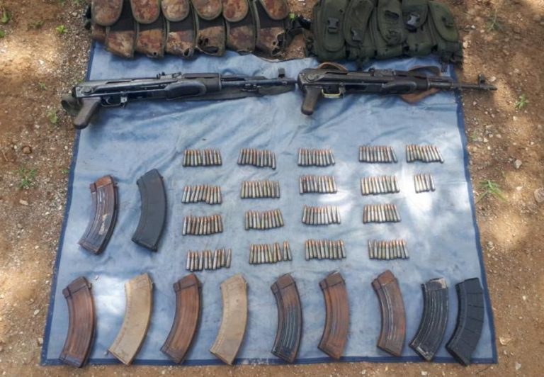 En Huetamo fueron arrestados dos con armas y cartuchos