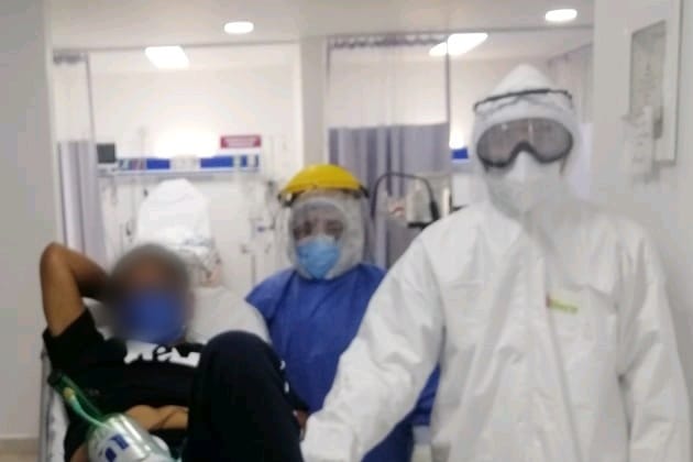 Dan de alta a los primeros 2 pacientes recuperados de COVID-19 en Hospital General de Tacámbaro