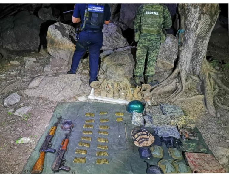 En Chihuero localizan fusiles, cartuchos útiles y equipo táctico