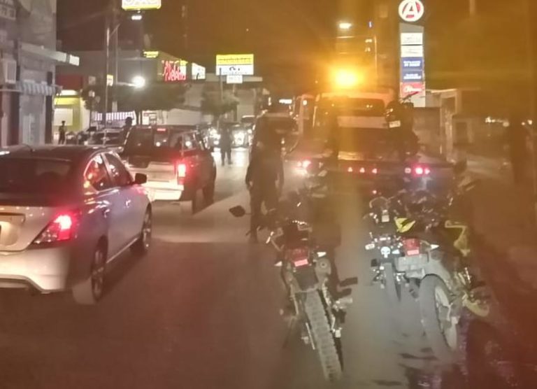 En Apatzingán aseguran 20 motocicletas y remite a 14 personas a barandilla por faltas administrativas