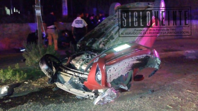 Tres lesionados es el resultado de una volcadura frente a la glorieta a Martín Urieta