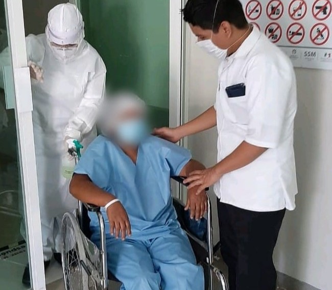 El día de su cumpleaños, paciente de COVID-19 recibe el alta en Hospital General de Apatzingán