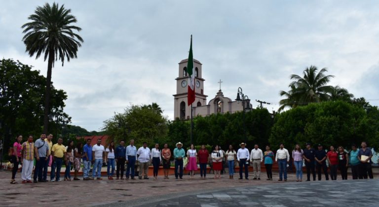 Jazmín Arroyo en encabeza acto cívico del inicio de la Independencia de México