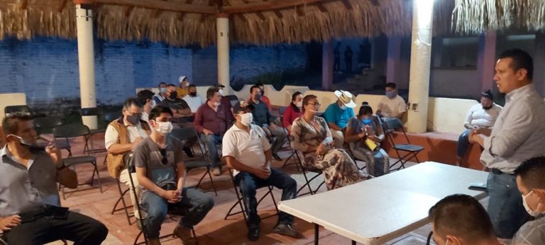 En su visita a Huetamo el diputado federal Carlos Torres Piña busca crear estructura entre simpatizantes y liderazgos de Morena