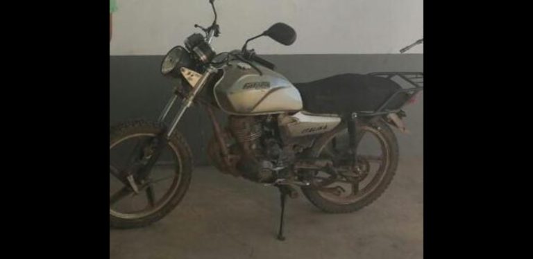 En motocicleta robada sujeto fue detenido en Tiquicheo