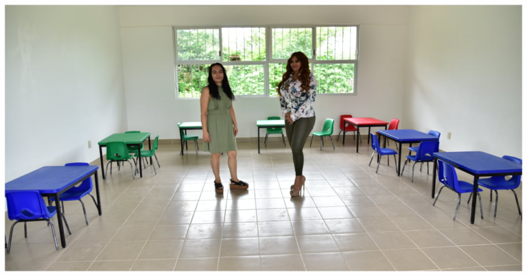 Alcaldesa de Tiquicheo apoya con mobiliario a escuela de educación especial