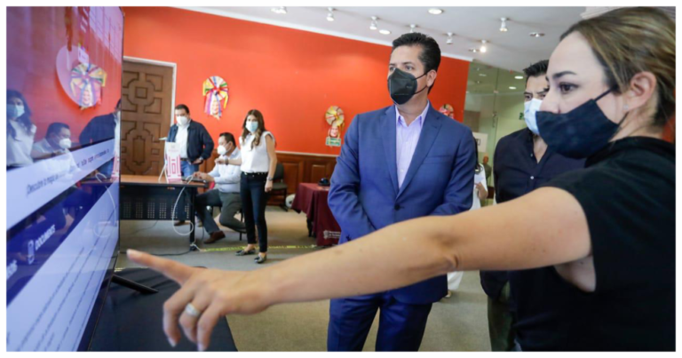 Toño García recorre módulo michoacano en el Tianguis Turístico Digital