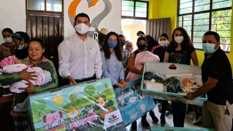 En Juárez y Tuzantla, Octavio Ocampo entrega apoyos y dan arranque a obras
