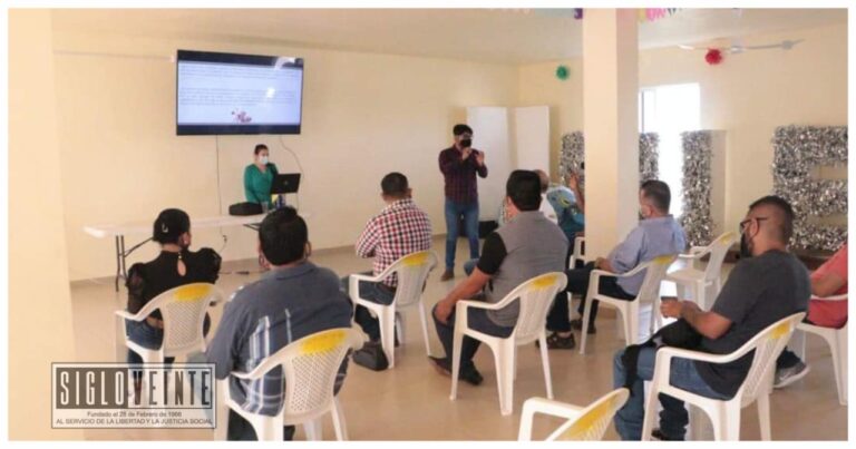 Trabajadores del Ayuntamiento de Huetamo asisten al Taller de Masculinidades