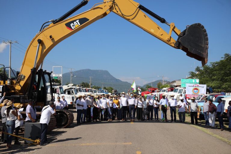 Comienza la modernización del   acceso carretero a Huetamo