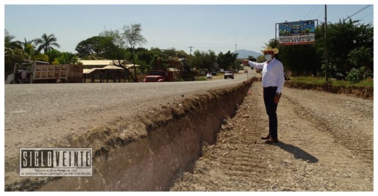 Supervisa el alcalde Juan Luis García la modernización del acceso norte de Huetamo