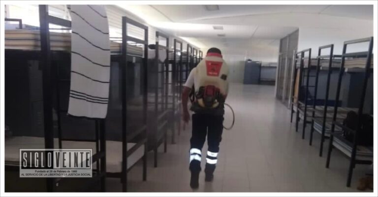 Sanitizan el cuartel de la Policía Michoacán en Huetamo