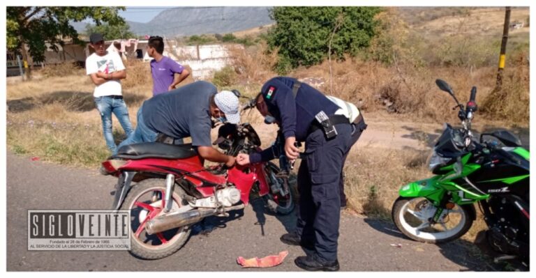 Motociclista choca con otro motociclista estacionado en la carretera a San Lucas