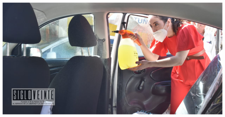 Encabeza la alcaldesa de Tuzantla sanitización de unidades de transporte público