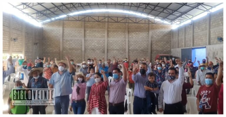 Casas de Enlace de Cristóbal Arias, realizan asamblea informativa en Carácuaro