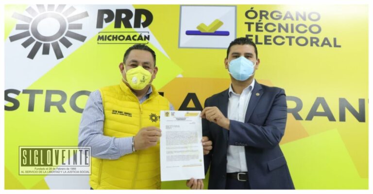 Octavio Ocampo se registra como precandidato por el PRD a diputado federal por Zitácuaro
