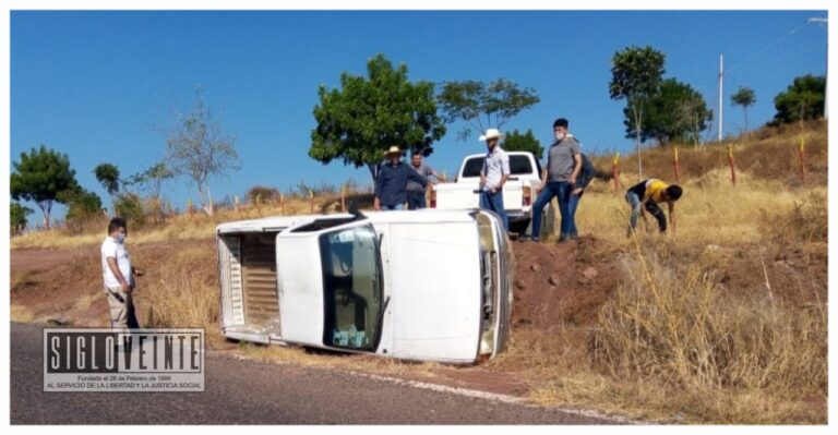 Esta tarde una camioneta volcó en la desviación a Uspio