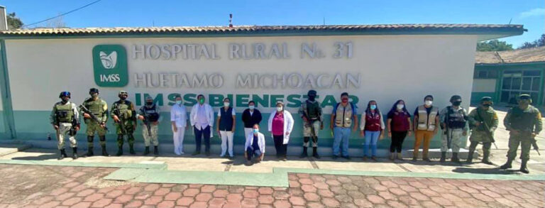 Comenzó la vacunación anti COVID-19 a personal médico del Hospital Rural IMSS Bienestar de Huetamo