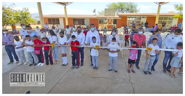 Entregan Juan Luis García y María Guadalupe Díaz la rehabilitación de la Escuela Primaria Benito Juárez