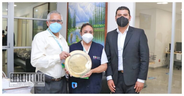 Octavio Ocampo entrega reconocimiento a personal del Hospital «Dr. Miguel Silva por su invaluable labor