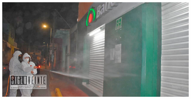 Jazmín Arroyo hace frente al COVID-19 en Tuzantla al encabezar la sanitización de las calles de la cabecera municipal